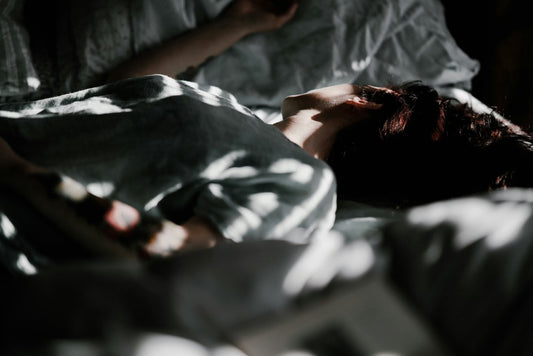 Creatine & Sleep: Timing, Nighttime Use & What Research Suggests